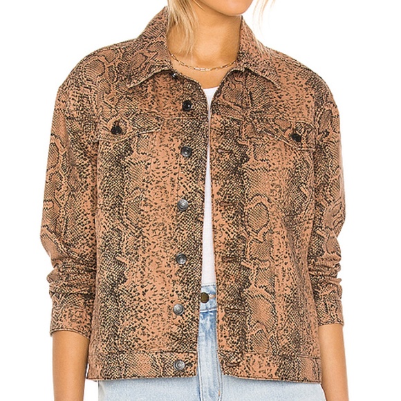 🎉HP🎉 Free People NWT Snake print Trucker denim Jacket. Sz. M - Picture 1 of 9